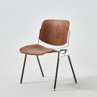 Chaise minimaliste moderne en bois avec pieds en métal pour la salle à manger, le bureau, le café et le restaurant