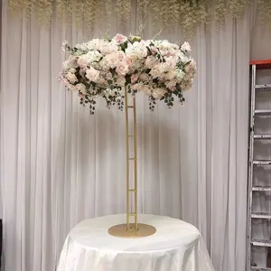 結婚式の好意のスタンドの装飾のための金属素材とトップセールトールラウンドサークルテーブルセンターピース