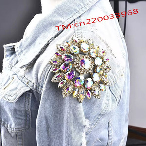 Vente en gros de patchs floraux ronds en cristal avec strass, appliques d'épaule, embellissements de corsage pour femmes, robe de mariée et de demoiselle d'honneur - Product Image 4