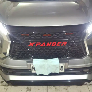 กระจังหน้ามิตซูบิชิ เอ็กซ์แพนเดอร์ สีดำเงา ผลิตจากพลาสติก ABS พร้อมไฟ LED สีเหลือง สำหรับรุ่นปี 2022 2023 2024 2025 2026 - Product Image 4