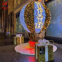 Décoration suspendue personnalisée en forme de montgolfière de Noël pour l'aménagement des ailes de centre commercial, avec lumières LED certifiées CE, robuste et de qualité commerciale