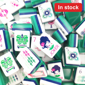 Jeu de Mahjong Américain Sur Mesure Bleu Teal Profond avec Plumes de Paon Gravées, Tiges de Libellule, Tuiles en Acrylique – Jeu de Société Professionnel, Cadeau - Product Image 1