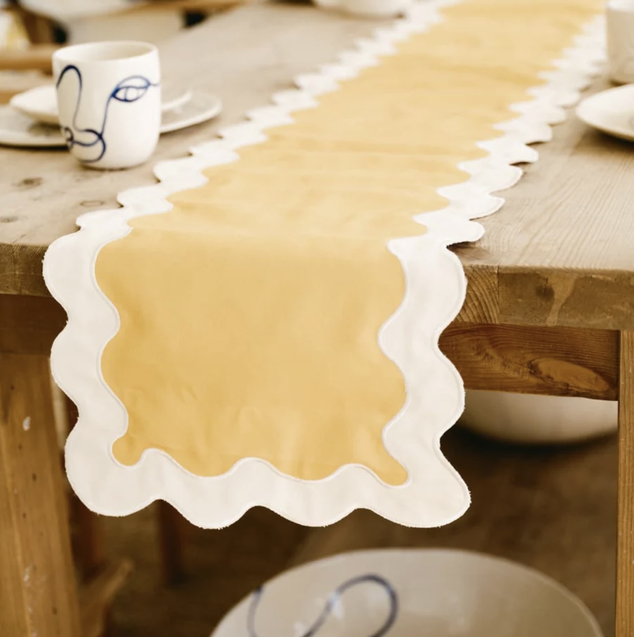 Yellow Shell Edge Linen Table Runner f