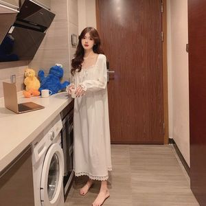 ชุดนอนผู้หญิงแขนยาวผ้าไหมนมแต่งลูกไม้สำหรับใส่ในบ้านและนอกบ้าน มีไซส์ M L XL XXL - Product Image 3