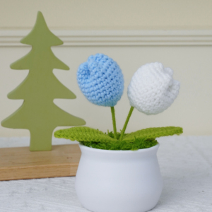 钩编双头郁金香盆栽羊毛纱书桌顶部装饰毕业复活节母亲节壁挂或花束 - Product Image 2