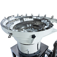 Machine de scellage et de capsulage de tubes en plastique souple