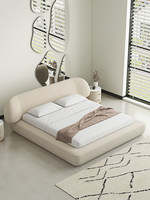 Lit Embrace, style italien minimaliste haut de gamme, lit double, cadre en bois de pin, capacité de charge élevée, forme d'arc circulaire, lit en coton et lin