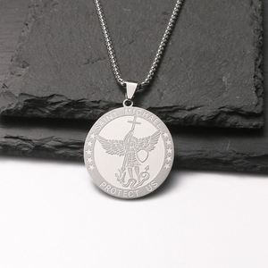 Collier personnalisé en acier inoxydable vintage avec pendentif rond de l'archange Michel, collier religieux pour homme - Product Image 5