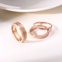Bagues en acier inoxydable sablé, plaqué or rose 18 carats et or, 2-4 mm, style minimaliste de luxe, pour fêtes et cadeaux, vente en gros
