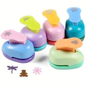 Perforatrice fantaisie en forme de couronne pour enfants, idéale pour la décoration DIY à l'école - Product Image 3
