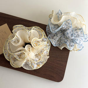 Diadema de Gasa con Doble Capa de Encaje Floral y Pliegues para Mujer, Banda Elástica para el Cabello - Product Image 2