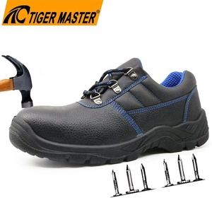<span class=keywords><strong>Scarpe</strong></span> da lavoro di sicurezza da uomo a prova di foratura in pelle nera antiscivolo a basso costo resistente all'acqua alla caviglia con puntale in acciaio largo - Product Image 1