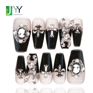 <span class=keywords><strong>Faux</strong></span> ongles à presser gothiques en acrylique avec breloque croix 3D faite à la main, en métal argenté, de haute qualité, forme cercueil, style punk, vente en gros - Product Image 1