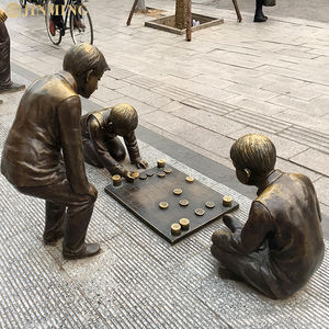 Grandes esculturas de figuras de bronce fundido para exteriores de antiguos abuelos y nietos jugando al ajedrez, adornos decorativos - Product Image 2