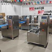 Machine automatique de remplissage et de décoration pour pâtisseries, desserts, pains, beignets, chocolats, confitures, crèmes et gâteaux de riz