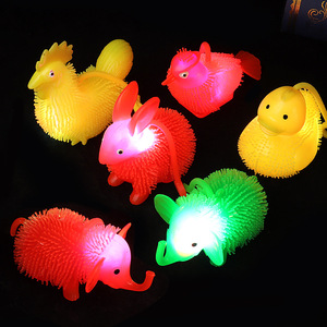 Jouets anti-stress couineurs en plastique pour enfants : canard, coq, éléphant, lapin avec poignée - Product Image 5