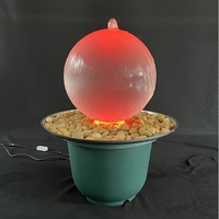 Fontaine d'eau de boule de sphère creuse acrylique de Offre Spéciale d'usine avec la cascade de boule de verre de base avec la lumière menée par RVB