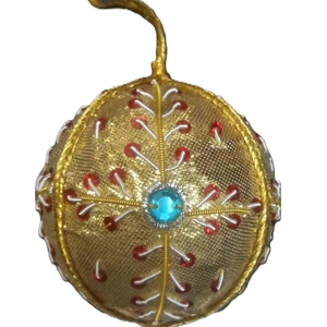 Elegantes Adornos Tradicionales Indios de Terciopelo Bordados con Zardozi – Adornos Festivos Colgantes Hechos a Mano - Product Image 1
