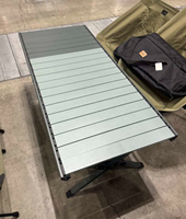 Table pliante en aluminium au design moderne pour l'extérieur