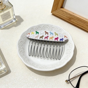 Peigne à cheveux portable en acétate écologique, mignon, à dents larges, coloré, motif cheval, ajouré, polyvalent pour les soins capillaires - Product Image 3