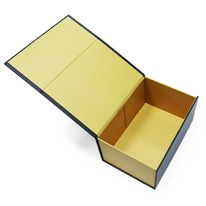 Boîte cadeau en carton noir personnalisée avec poignée de transport, rectangulaire, plate et magnétique, avec logo en relief, emballage de produit - Product Image 4