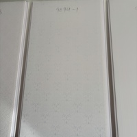 Panneaux muraux intérieurs modernes en PVC Revêtement de plafond imperméable pour la maison Collection de panneaux muraux ignifuges décoratifs