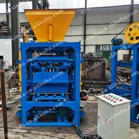 Machine à fabriquer des blocs de béton, de pavés et de briques