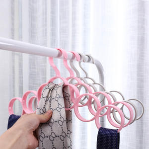 6 Löcher Schal Kleiderbügel Kreise Kunststoff Kleiderbügel für Schals Hijab Krawatten Gürtel Organizer Kleiderbügel - Product Image 3