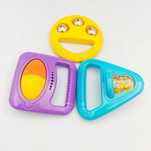 Juego de percusión manual de plástico 3 en 1 al por mayor: Sonajero, palo de lluvia y campana de mano para estimulación auditiva y sensorial de niños pequeños - Product Image 4