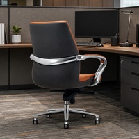 Chaise de bureau pivotante moderne de couleur beige, dossier moyen, pour salle de conférence