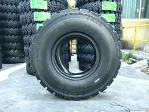 ยางล้อรถอุตสาหกรรมเสริมความแข็งแรงขอบยางรุ่นใหม่ DH903 8.25-15 8.25-20 28*9-15 7.00-12 300-15 อุปกรณ์เสริมยางรถยนต์ - Product Image 2
