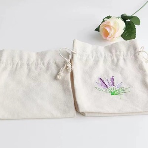 Bolsas de Embalaje con Cordón y Logotipo Personalizado en Tela Ecológica, Bolsa de Regalo de Muselina Reciclable con Cordón - Product Image 5