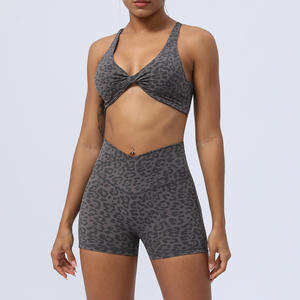 Set Yoga Motif Cheetah Push Up Butt Scrunch Cross Back Gym Fitness 2 Potong Pakaian Olahraga Cepat Kering Bahan Nylon Spandex - Product Image 3