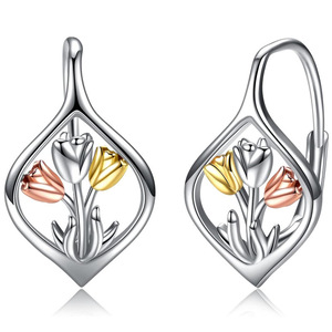 Orecchini a polsino a tre colori con fiori per donna, gioielli floreali alla moda ispirati alla natura fresca - Product Image 1