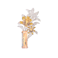 Broche en gros en forme de fleur de lys et de vase, ornée de zircons champagne et entièrement sertie de diamants, style luxe léger et haute couture, pour vêtements et sacs