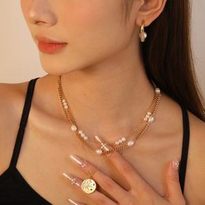 Collar de Acero Inoxidable Antideslustre con Colgante de Concha Impermeable Personalizado, Diseño de Moneda Irregular Larga y Moderna con Zirconia - Product Image 5