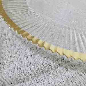 Assiettes de présentation rondes en plastique transparent de 33 cm avec bord doré, technique de gravure durable, pour décoration de table de mariage - Product Image 3