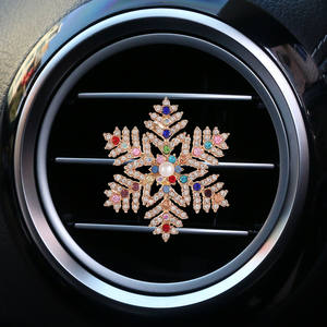 คลิปติดช่องแอร์รถยนต์รูปทรงเกล็ดหิมะที่สวยงามแตกต่างกันสำหรับการตกแต่งที่เหมาะกับช่องแอร์รถยนต์ - Product Image 3