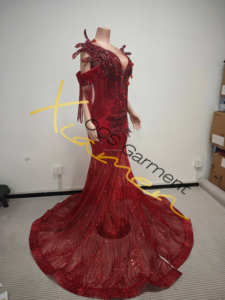 Abito da Sera Elegante Ocstrade Fatto a Mano con Paillettes Rosse, Spalle con Frange, Strass e Spacco, Stile Sirena - Product Image 5