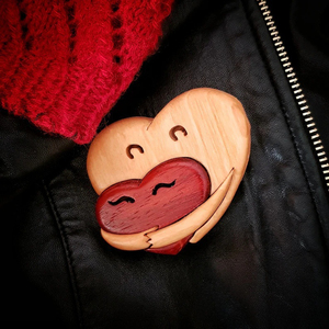 Pendentif Cœur Rouge Créatif en Bois pour la Saint-Valentin, Nouveauté Artisanale, Cadeau Idéal pour les Fêtes, Vente en Gros Direct Usine - Product Image 6