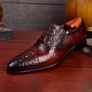 รองเท้าหนังออกซ์ฟอร์ดสำหรับผู้ชาย สไตล์หรูหราและเป็นทางการ พร้อมด้วยดีไซน์ที่ดูมีระดับและสง่างาม - Product Image 3