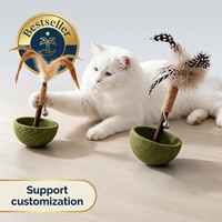 Jouet pour chat en plumes naturelles avec clochette et griffoir en sisal pour chats d'intérieur