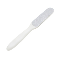 Lime à pied professionnelle en acier inoxydable Double face pour enlever les callosités humides/secs avec poignée ergonomique râpe à pied pour le soin des pieds