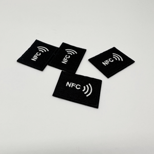 Etiqueta RFID Personalizada para Ropa, Parche Tejido Lavable, Etiqueta Inteligente Termoadhesiva para Marcas de Ropa, Venta al Por Mayor - Product Image 4