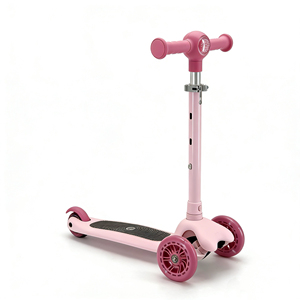 <span class=keywords><strong>Trottinette</strong></span> pour enfants pliable à 3 roues de style populaire avec lumières LED, légère et réglable en hauteur pour l'entraînement en plein air - Jouet pour enfants - Product Image 3