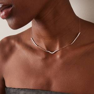 Live4u डिजाइनर लक्जरी न्यूनतम 18k सोने की प्लेटेड वेव गैंडा महिलाओं के लिए अद्वितीय ज्यामितीय क्लोन चेन हार - Product Image 2