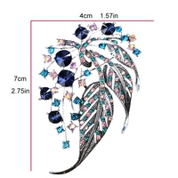 Broche de luxe rétro atmosphérique avec strass et feuilles à pampilles, accessoire de mode haut de gamme pour costume et manteau