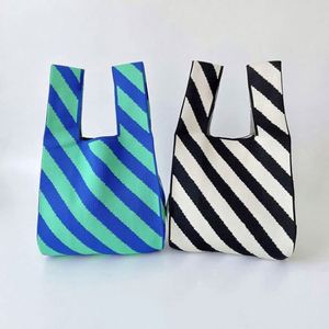 Sac fourre-tout décontracté en tricot coloré à rayures, sac à main en sergé tendance pour femme - Product Image 5