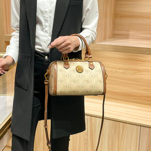 <span class=keywords><strong>Sac</strong></span> <span class=keywords><strong>bandoulière</strong></span> portable haut de gamme 2026 pour femme, <span class=keywords><strong>sac</strong></span> Boston en forme d'oreiller en PU avec chaîne décorative, fermeture éclair, imperméable en polyester - Product Image 3