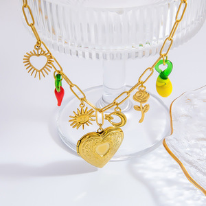Collar con colgante de corazón de acero inoxidable con dijes de sol y estrella para mujer, joyería de regalo - Product Image 4